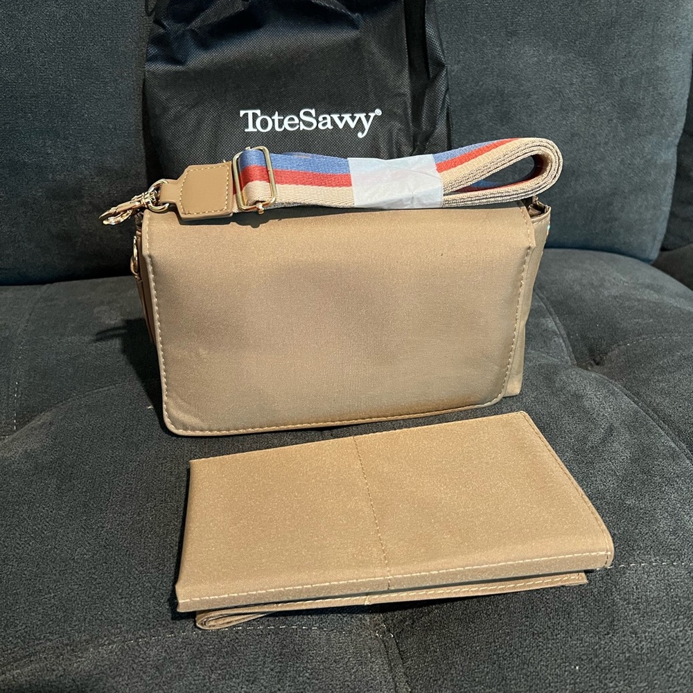 Tote Saavy compact diaper crossbody bag